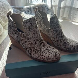 TOMS Speckled Black and White Wedges